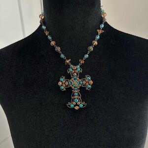 EUC ✝️ Beautiful beaded adjustable cross necklace!